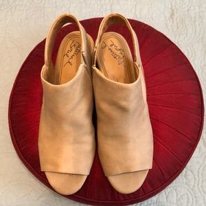 Natural Sole Women’s 9M Shoes, Daph